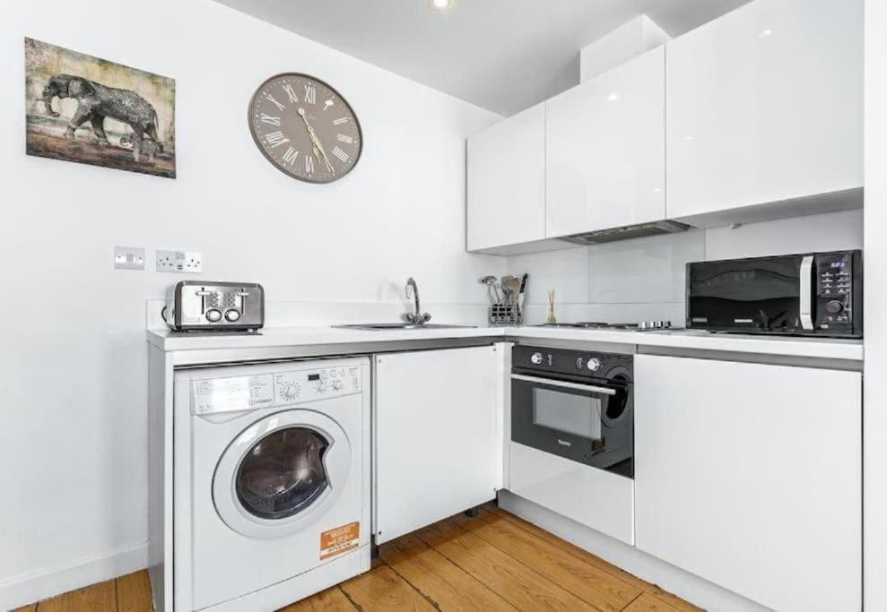 1 Bedroom Flat Piccadilly Sleep 7 In London Vr10 Dış mekan fotoğraf