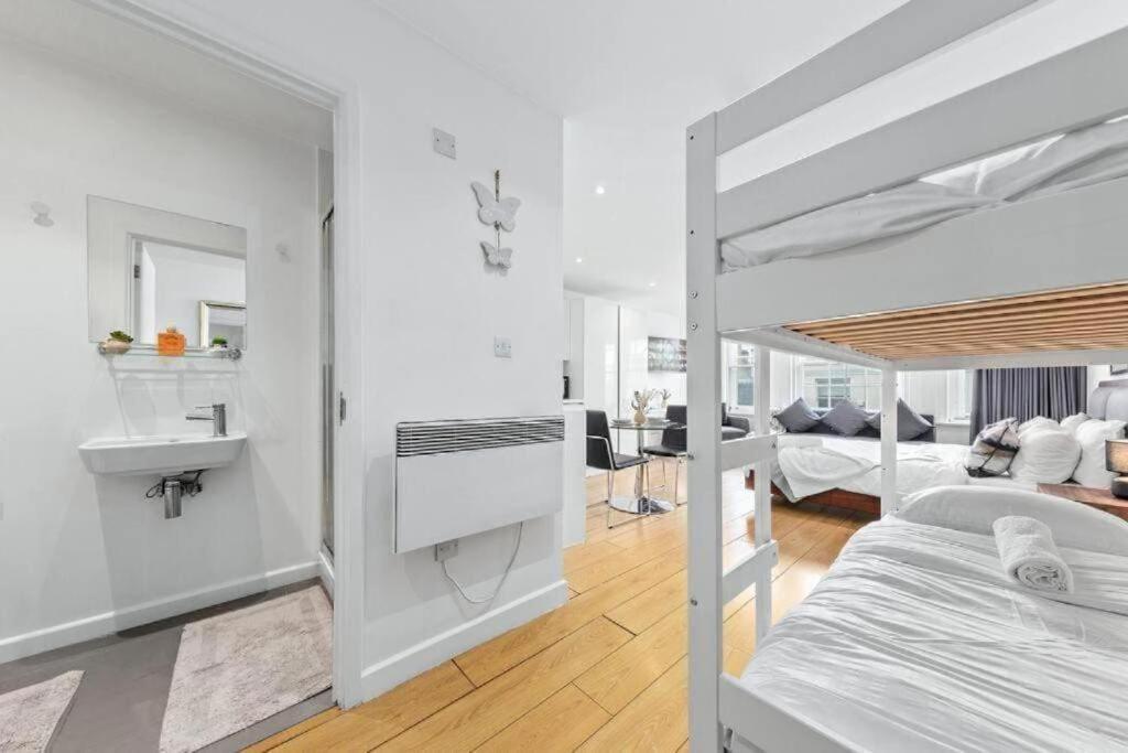 1 Bedroom Flat Piccadilly Sleep 7 In London Vr10 Dış mekan fotoğraf