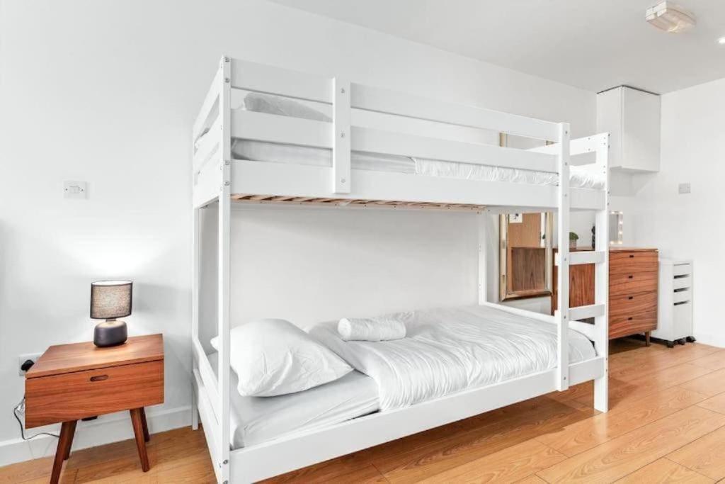 1 Bedroom Flat Piccadilly Sleep 7 In London Vr10 Dış mekan fotoğraf