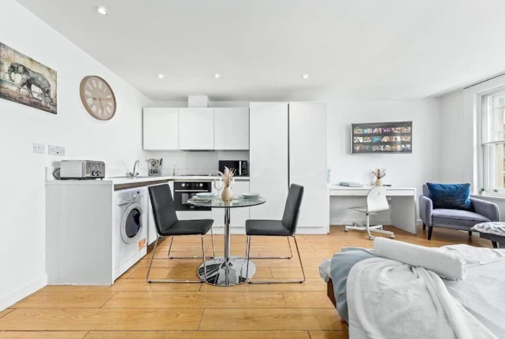 1 Bedroom Flat Piccadilly Sleep 7 In London Vr10 Dış mekan fotoğraf